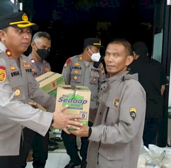 Polri Peduli, Bantu 80 KK Terdampak Banjir di Jakbar