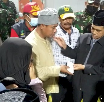 Wabup Selayar Serahkan Donasi ke Keluarga Korban Penembakan KKB Papua