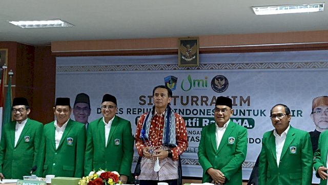 Rektor UMI Prof Basri Modding saat menerima kunjungan Dubes Indonesia untuk Mesir Lutfi Rauf di Kampus UMI, Jalan Urip Sumoharjo, Senin (18/07). (Foto: Chaerani)