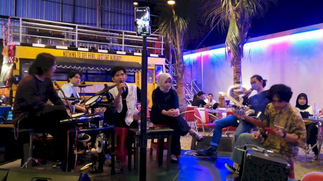 Intimate Show di Flex Coffe & Dinner, Jl Gatot Subroto, Kota Banjarmasin, Kalimantan Selatan. (Istimewa)