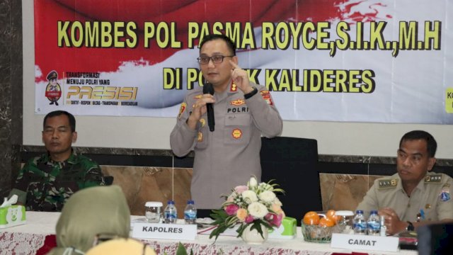Kapolres Metro Jakbar Kombes Pol Pasma Royce memberikan arahan kepada 3 pilar terkait maraknya Curanmor di Kalideres. (Istimewa)