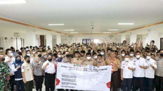 Kapolres Metro Jakarta Barat Kombes Pol Pasma Royce Pimpin Deklarasi Pelajar Anti Tawuran di GOR Tanjung Duren, Jakarta Barat. Rabu (20/07/2022). (Ist)