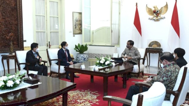 Presiden Joko Widodo menerima Kunjungan Kehormatan Menteri Luar Negeri (Menlu) Vietnam, Bui Thanh Son, dan Delegasi di Istana Merdeka Jakarta, Rabu (20/07/2022). (Istimewa)