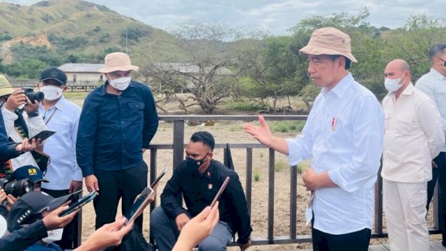 Presiden Joko Widodo menyampaikan Keterangan pers di Pulau Rinca, Taman Nasional Komodo, Kabupaten Manggarai Barat, Provinsi Nusa Tenggara Timur (NTT), Kamis (21/08/2022). (Istimewa)