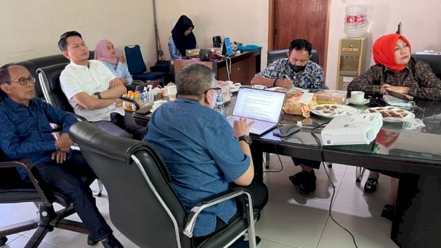 Rapat Perdana Dewan Pengawas dan Komite Audit PDAM Kota Makassar, Kamis (21/08/2022). (Istimewa)