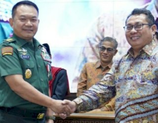 Kasad Mendapat Pin Emas Dari SMSI, Ajak Insan Pers Tangkal Hoaks