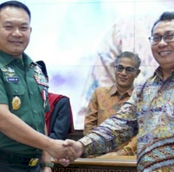 Kasad Mendapat Pin Emas Dari SMSI, Ajak Insan Pers Tangkal Hoaks