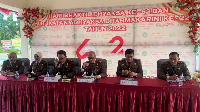 Kejati Kutai Timur saat menggelar jumpa pers atas kasus dugaan korupsi anggaran Solar Cell 53,6 Miliar. (Istimewa)