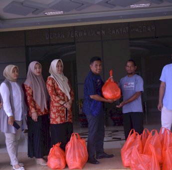 DWP Sekretariat DPRD Luwu Timur Berbagi Paket Sembako