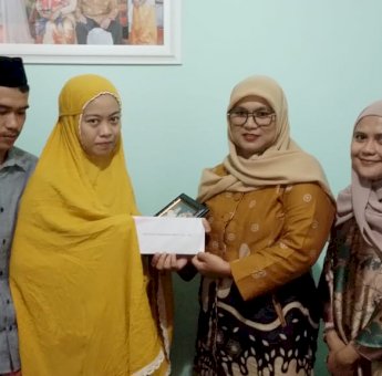 Gubernur Andi Sudirman Beri Uang Duka ke Ibu yang Bayinya Meninggal Akibat Salah Suntikan Obat
