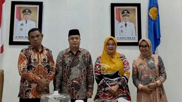Berphoto bersama usai acara penerimaan penghargaan KLA 2022 di Rujab Bupati Selayar.(Foto: Istimewa)