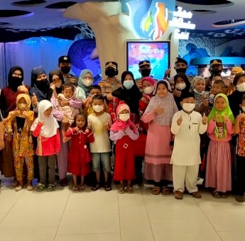 Momentum Hari Anak Nasional, Polsek Tambora Ajak Anak Yatim Piatu Jalan-Jalan