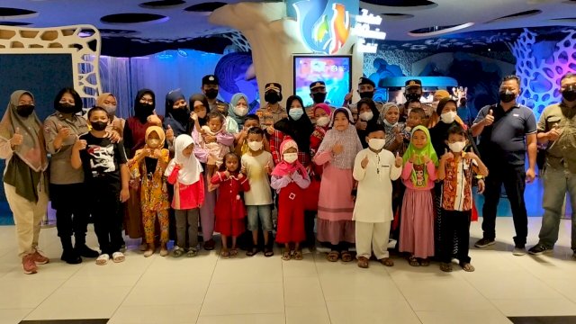 Anak-Anak Yatim Piatu bersama jajaran Polsek Tambora, Jakarta Barat. (Foto: Istimewa)