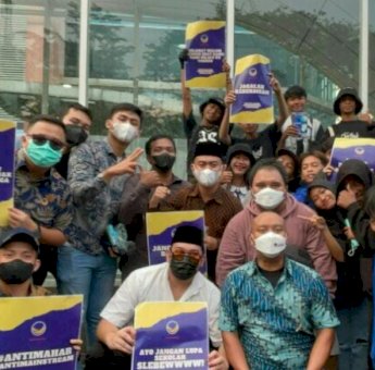 NasDem Jaksel Bagikan Masker di Lokasi Citayam Fashion Week