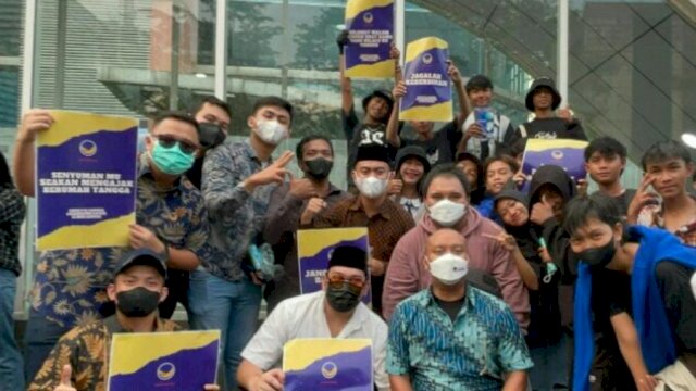 Kader Partai Nasdem Jaksel perhatikan prokes di Lokasi Citayam Fashion Week, bagikan 1000 Masker untuk pengunjung. (Istimewa)