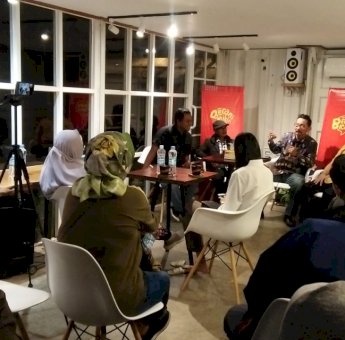 Krisis Ekonomi Dalam Bayang Oligarki, Berani Mikir Undang Tiga Pembicara