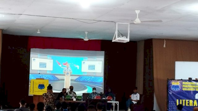 Suasana dialog Literasi Digital yang diselenggarakan PKC PMII Sultra bersama Kemnkominfo dan Siberkreasi di Kota Baubau, Sabtu (23/07/2022).