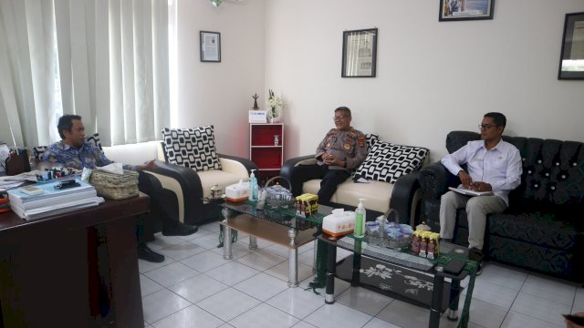 Kelompok kerja (pokja) 4 reformasi birokrasi dari Polres Ende, saat melakukan kunjungan ke Ombudsman Republik Indonesia perwakilan Nusa Tenggara Timur. (Foto: Istimewa)