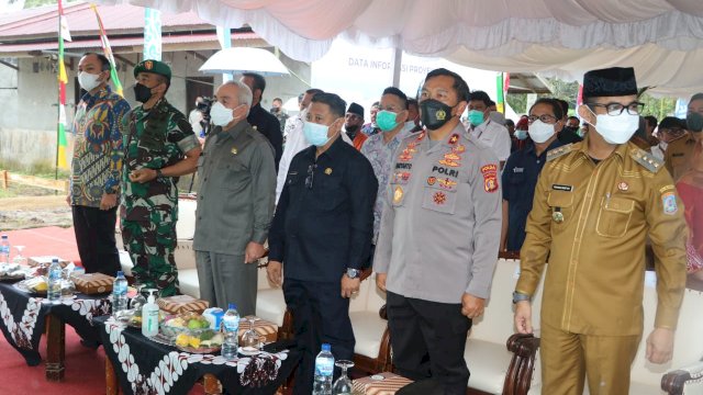 Wakapolda Kaltim Brigjen Pol Hariyanto menghadiri Peletakkan Batu Pertama Pembangunan Rumah Layak Huni di Balikpapan.(Foto: Istimewa)
