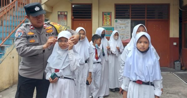 Peduli Pendidikan, Polsek Tambora Jakarta Barat Beri Kacamata Gratis Untuk Siswa dan Guru