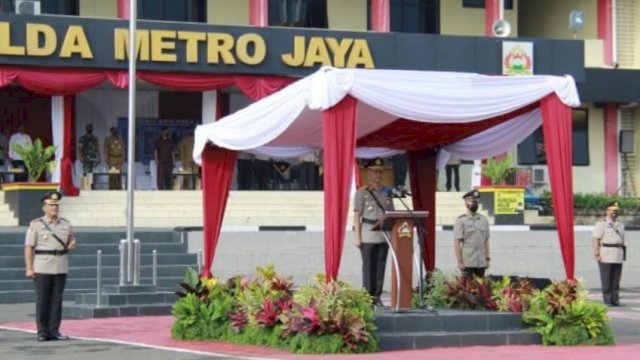 Wakapolda Metro Jaya Brigjen. Pol. Drs. Hendro Pandowo, M.Si secara resmi membuka Pendidikan Pembentukan (Diktuk) Bintara Polri tahun ajaran 2022 ditandai penyematan tanda pangkat siswa.(Foto: Istimewa)