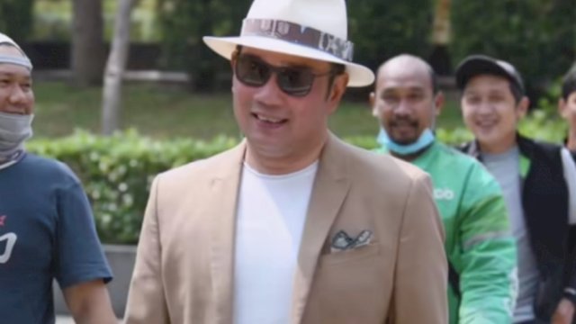 Gubernur Ridwan Kamil Saat Menjajal Cat Walk di Citayam Fashion Week.(Foto:Istimewa)