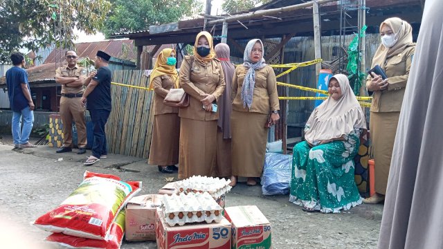 Penyaluran bantuan untuk korban bencana di Jalan Bete-Bete, Kelurahan Ela-Ela, Kecamatan Ujung Bulu, Kabupaten Bulukumba, Minggu (24/07/2022). (Istimewa)
