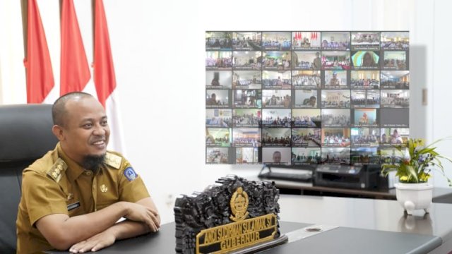 Gubernur Sulsel Andi Sudirman Sulaiman, memberikan arahan kepada seluru siswa-siswi SMA sederajat secara virtual dalam rangka akselarasi kinerja Dinas Pendidikan Provinsi Sulsel, Senin (25/07/2022). (Istimewa)
