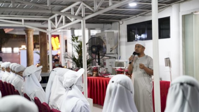 Guberbur Sulsel Andi Sudirman Sulaiman, memberikan arahan kepada 50 Calon Praja IPDN, Selasa (26/07/2022). (Istimewa)