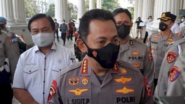 Kapolri Jenderal Listyo Sigit Prabowo, memberikan keterangan pers di The Tribrata, Jakarta Selatan, Rabu (27/07/2022). (Foto: Istimewa)