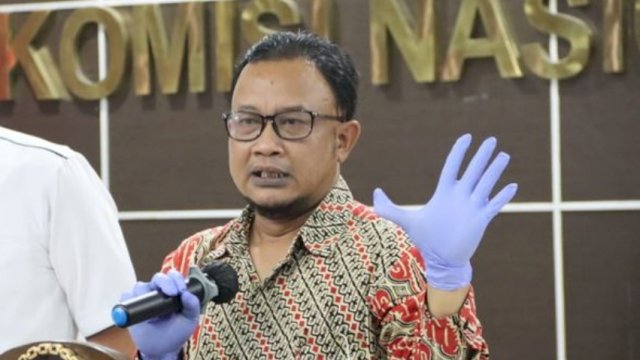 Komisioner Bidang Pemantauan dan Penyelidikan Komnas HAM, Choirul Anam, dalam konferensi pers usai memeriksa sejumlah perangkat dan data digital terkait kasus penembakan yang menewaskan Brigadir J (Foto:Istimewa)