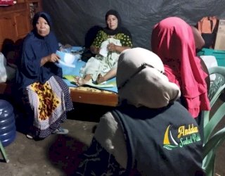 Gubernur Andi Sudirman Kirim Relawan untuk Nenek dan Cucu Korban Kebakaran di Desa Banyuanyara Takalar