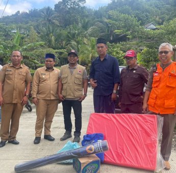 1 Meninggal dan 9 Luka-luka, Gubernur Andi Sudirman Salurkan Bantuan untuk korban Pohon Tumbang di Enrekang