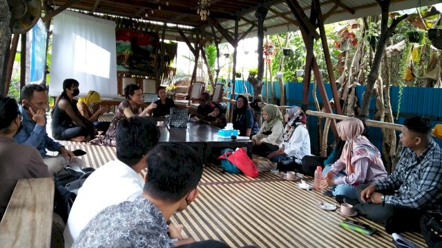 Princess Keket Fortuna tengah memaparkan kondisi kaum transpuan dalam bingkai hukum di Banjarmasin. (Foto:Istimewa)