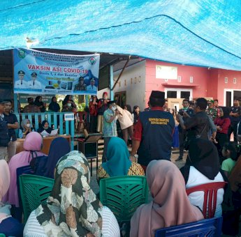 Begini Cara Kepala Desa Kalebentang Takalar Tarik Perhatian Warga Ikut Vaksin