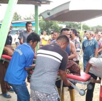 Pickup Maut Seruduk Warkop, Seorang Kakek Tewas Ditempat