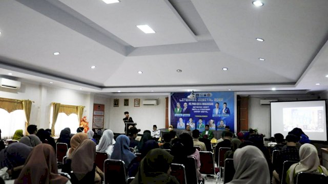 Suasana seminar Literasi Digital Kemkominfo RI dan GNLD Siberkreasi bekerjasama dengan PC PMII Makassar, Jum'at (29/07/2022).