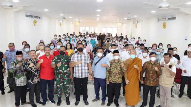 Baksos FKUB di Vihara Hemadhiro.