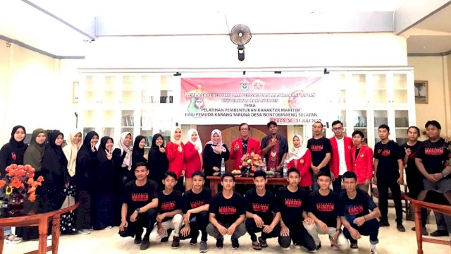 Pemuda Karang Taruna Desa Bontobiraeng Selatan, saat mengikuti pelatihan oleh LP2M Universitas Hasanuddin, di Puca, Kabupaten Maros, Minggu (31/07/2022). (Istimewa)