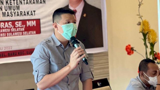 Anggota DPRD Sulawesi Selatan, Edward Wijaya Horas saat menyosialisasikan Perda Provinsi Sulsel Nomor 2 Tahun 2021 di RM Golden Suki, Jalan Sultan Hasanuddin, Makassar, Jumat (8/7/2022). (Foto: Istimewa)