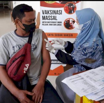 Lewat Pos Vaksinasi, BINDA Sulsel Bersama Dinkes Makassar Sasar Anak-anak dan Lansia