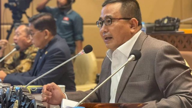 Anggota Komisi V DPR RI, Muhammad Fauzi minta pengelola bandara tingkatkan pelayanan seiring dengan rencana kenaikan tarif pajak bandara. (Foto: Istimewa)