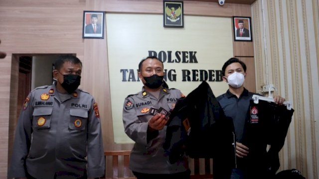 Polsek Tanjung Redeb, Berau Memperlihatkan Barang Bukti Hasil Kejahatan.(Foto:Ist)