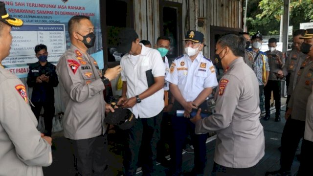 Kapolda Kaltim Irjen Pol Imam Sugianto saat menyambangi Pelabuhan PT IHM, Balikpapan.(Istimewa)
