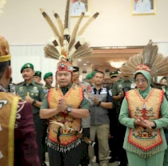 Kepala Staf TNI Angkatan Darat Terima Gelar Adat Tertinggi Suku Dayak Mantir Hai Penambahan