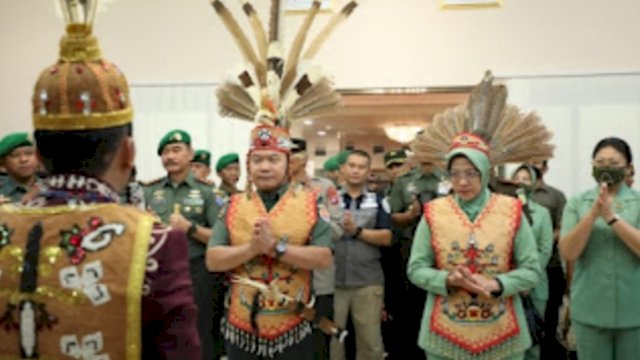 Penyambutan Kepala Staf TNI Angkatan Darat Jenderal TNI Dudung Abdurachman di Bandara Tjilik Riwut Palangkaraya, Sabtu (16/07/2022). (Istimewa)