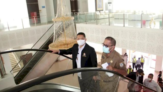 Staf Ahli Sekretariat Daerah (Setda) Balikpapan Haemusri Umar, menyambut kedatangan Rombongan Pengkajian dan Penginderaan (Jiandra) Sekretariat Jenderal (Setjen) Dewan Ketahanan Nasional (Wantannas), tiba di VIP Room Bandara Sultan Aji Muhammad Sulaiman (SAMS) Sepinggan Balikpapan.(Istimewa).