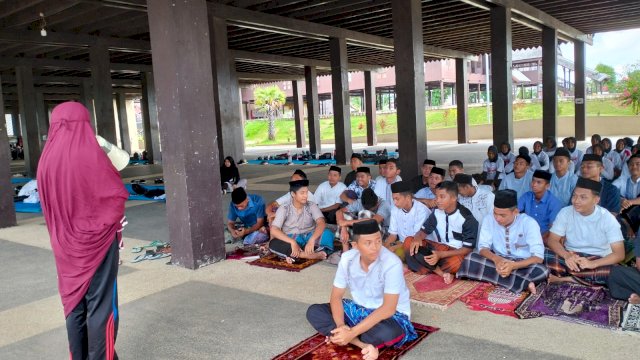 Calon Paskibra Kabupaten Gowa mulai intensif latihan jelang Upacara HUT Kemerdekaan Republik Indonesia di halaman Istana Tamalate, kemarin. (Dok. Paskibraka Kabupaten Gowa)