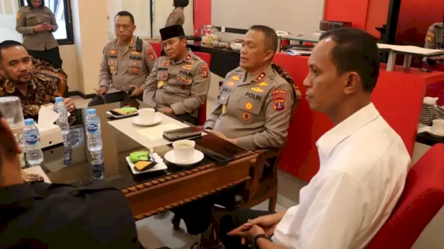 Didampingi Wakapolda dan Pejabat Utama Polda Kaltim, Kapolda Kaltim terima kunjungan Audiensi dari KPU Provinsi kaltim. (Foto: Dok Humas)