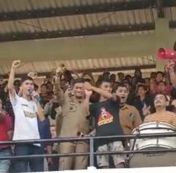 Nonton Pertandingan Persahabatan Persigowa-PSM Makassar, Penonton: “Terimakasih Bupati Gowa”